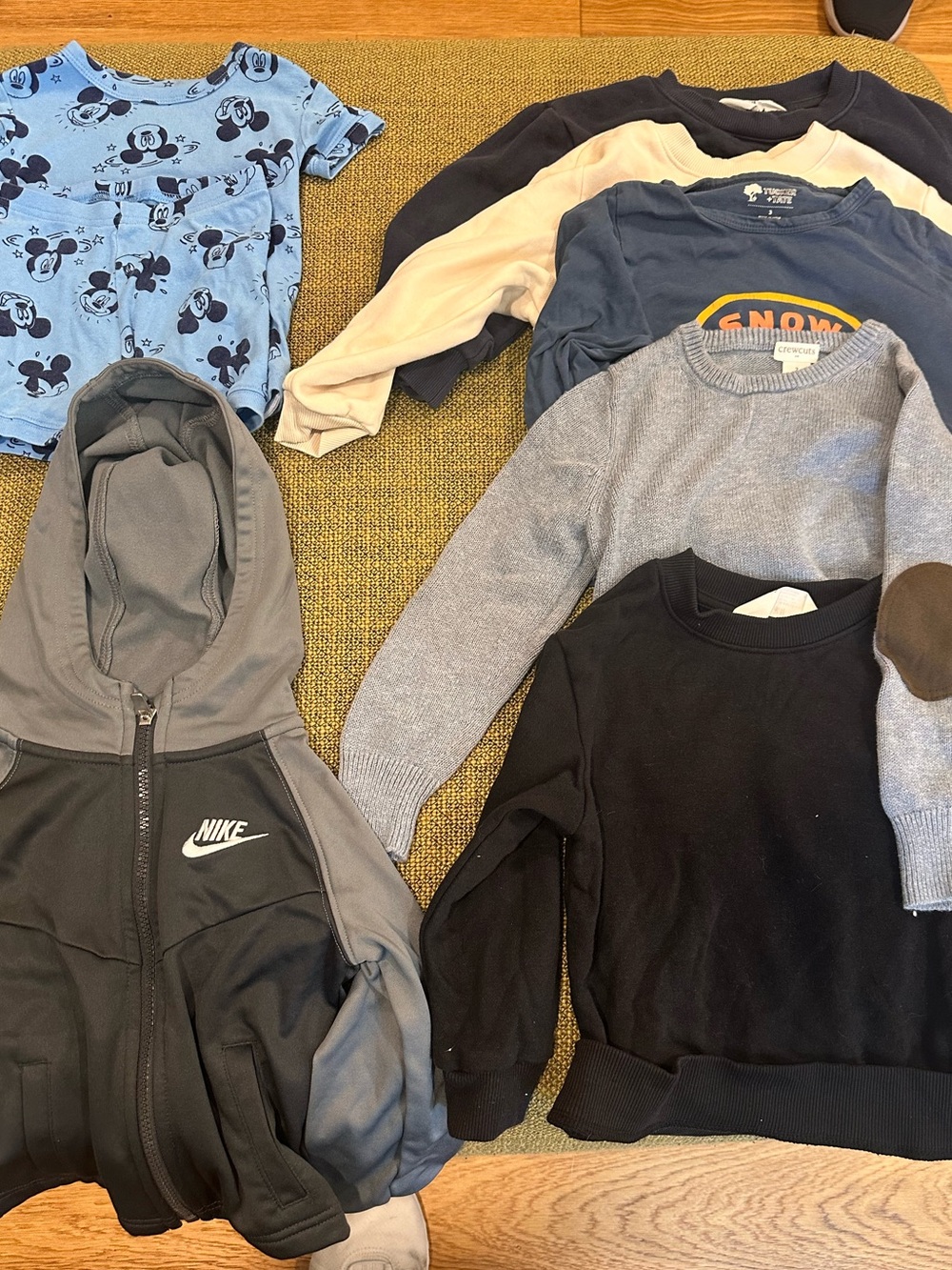 *Boys Size 3 Bundle 7 Pcs Nike Black & Gray Hoodie, Sweaters, Mixed Tops